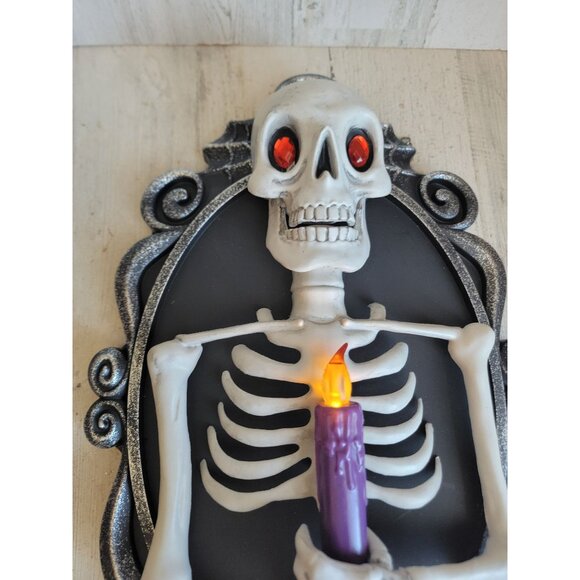 Hyde Eek animated talking skeleton frame candle Halloween hanging prop - Picture 4 of 8